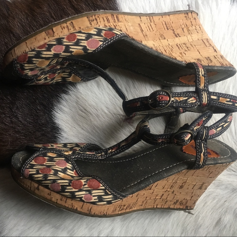 T-strap wedges - Picture 4 of 5